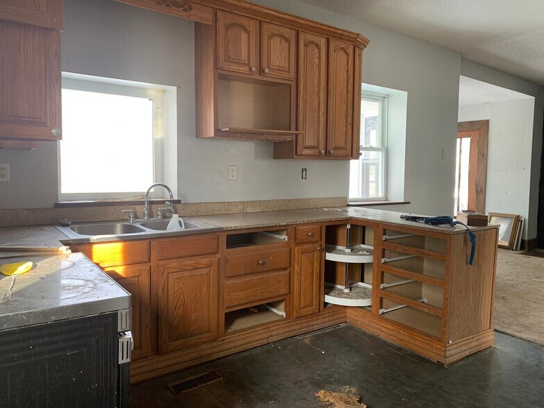 More Photos Of 325 Iris Ct, Saint Clair Medical For Sale