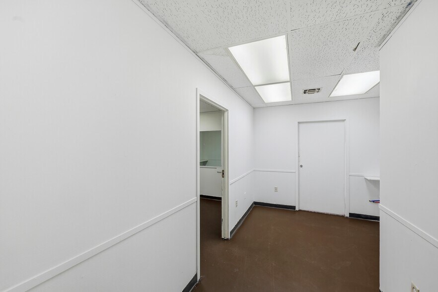 More Photos Of 4795 Mcwillie Dr, Jackson Office For Sale