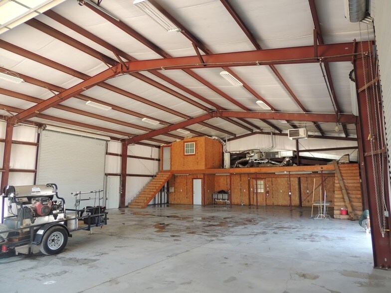 More Photos Of 7240 Jackson Rd, Krum Light Manufacturing For Lease