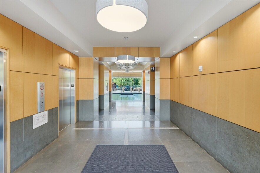 More Photos Of 10365 SE Sunnyside Rd, Clackamas Office For Lease