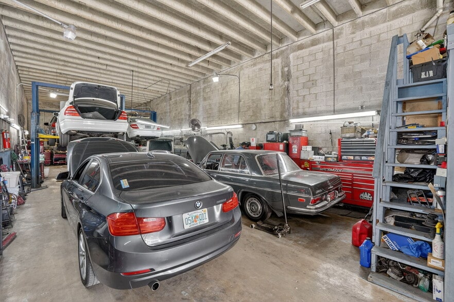 More Photos Of 3838 Shipping Ave, Miami Auto Repair For Sale