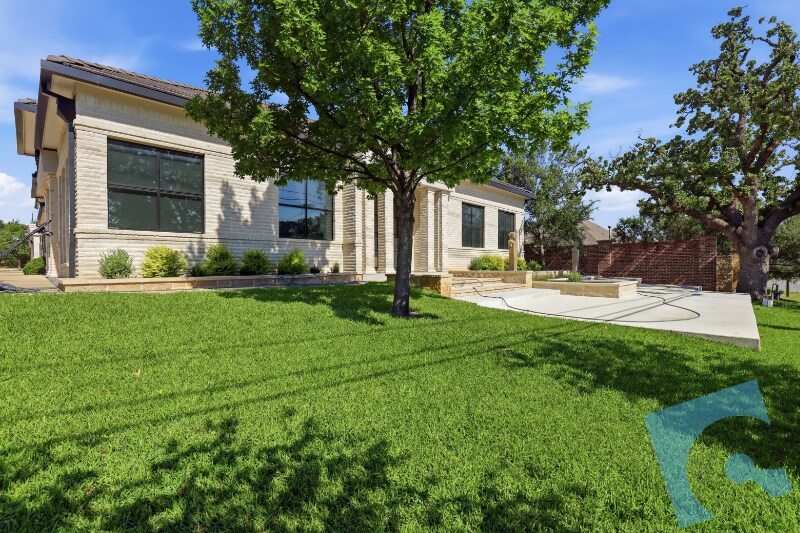 More Photos Of 8739 Davis Blvd, Keller Office For Sale