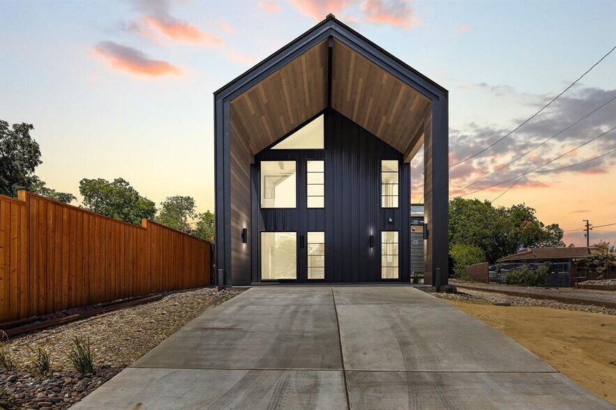 More Photos Of 2318 Morelos, Austin Office For Sale