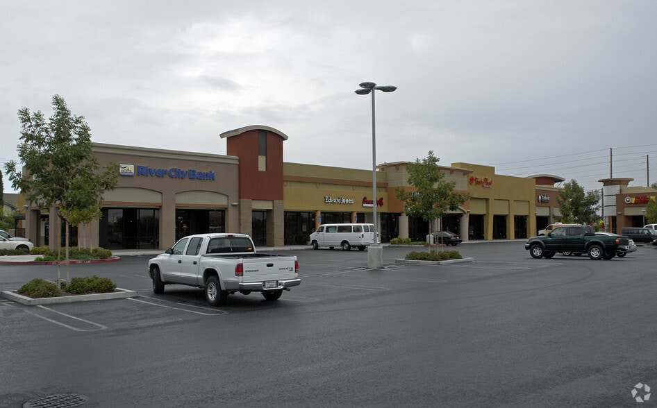 More Photos Of 3020 Floyd Ave, Modesto General Retail For Lease