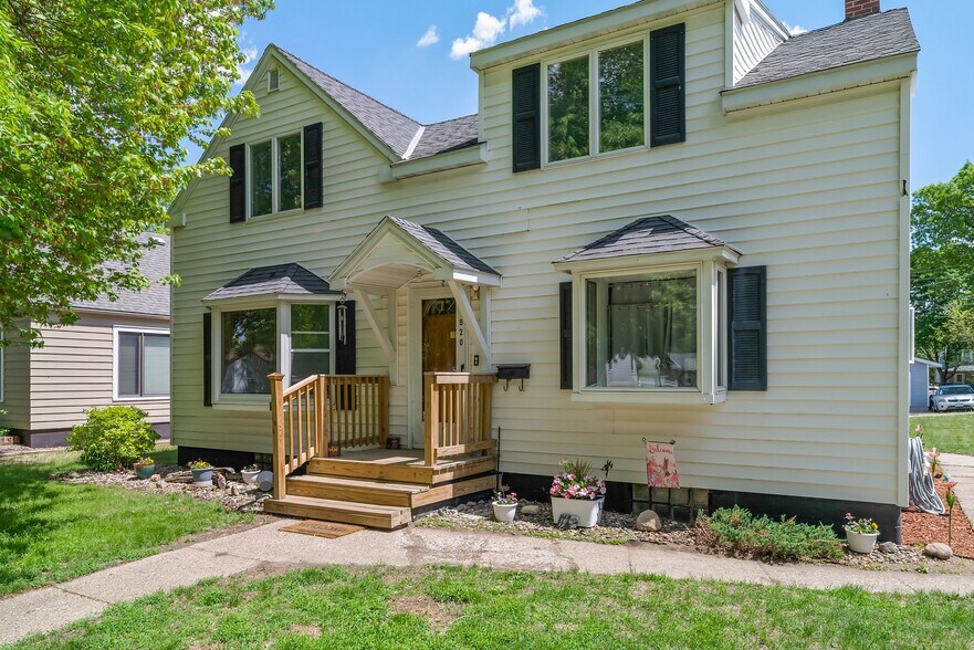 More Photos Of 820 N 6th St, Montevideo Apartments For Sale