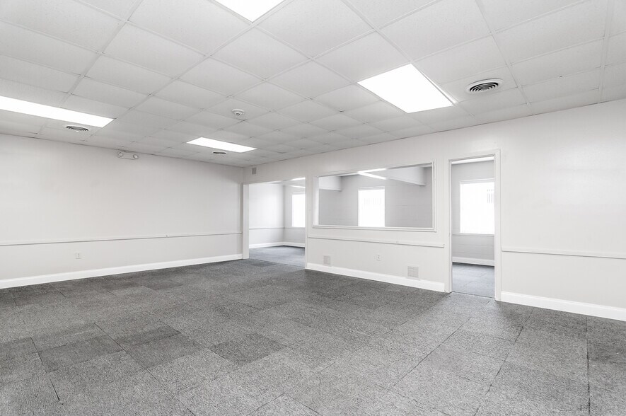 More Photos Of 4205 W Broadway St, Pearland Loft Creative Space For Lease