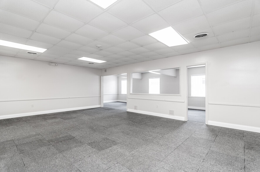 More Photos Of 4205 W Broadway St, Pearland Loft Creative Space For Lease