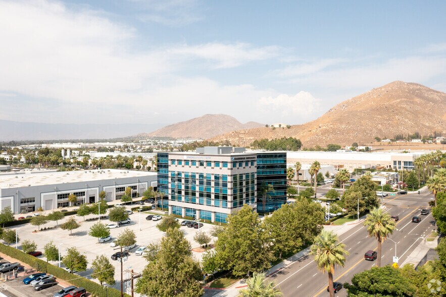 More Photos Of 1325 Spruce St, Riverside Office For Sale