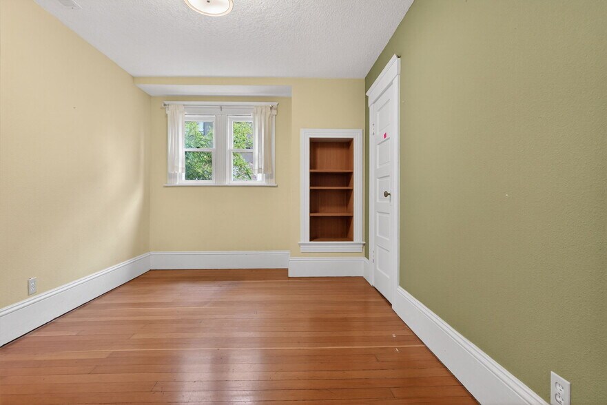 More Photos Of 317 NE Sacramento St, Portland Office For Sale