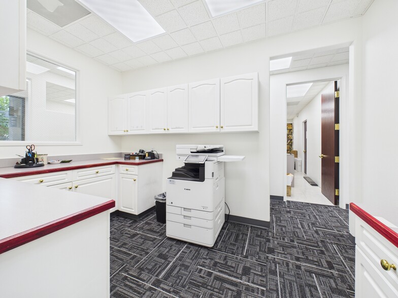 More Photos Of 1110 N Five Mile Rd, Boise Office For Sale