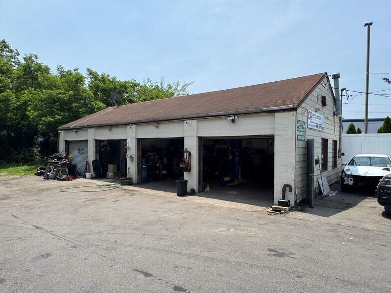 More Photos Of , Lindenhurst General Retail For Sale