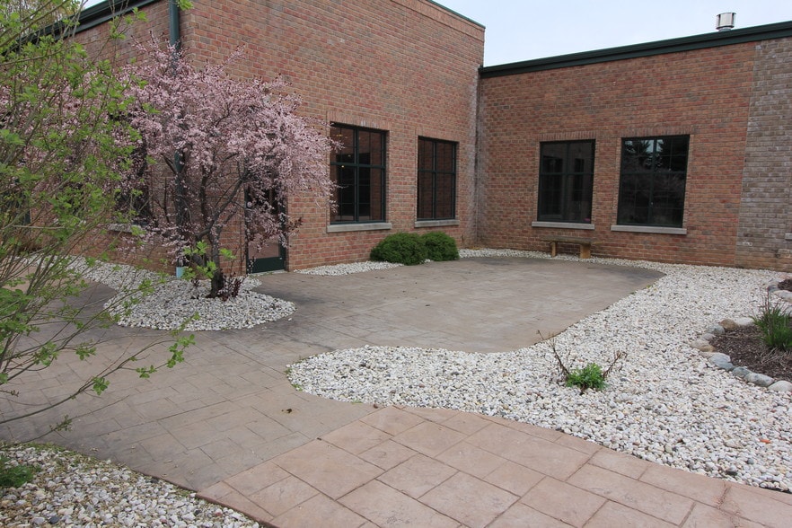 More Photos Of 1700 Sand Acres Dr, De Pere Storefront Retail Office For Lease