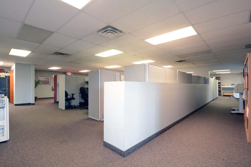 More Photos Of 4155 Old Sibley Memorial Hwy, Eagan Research And Development For Lease