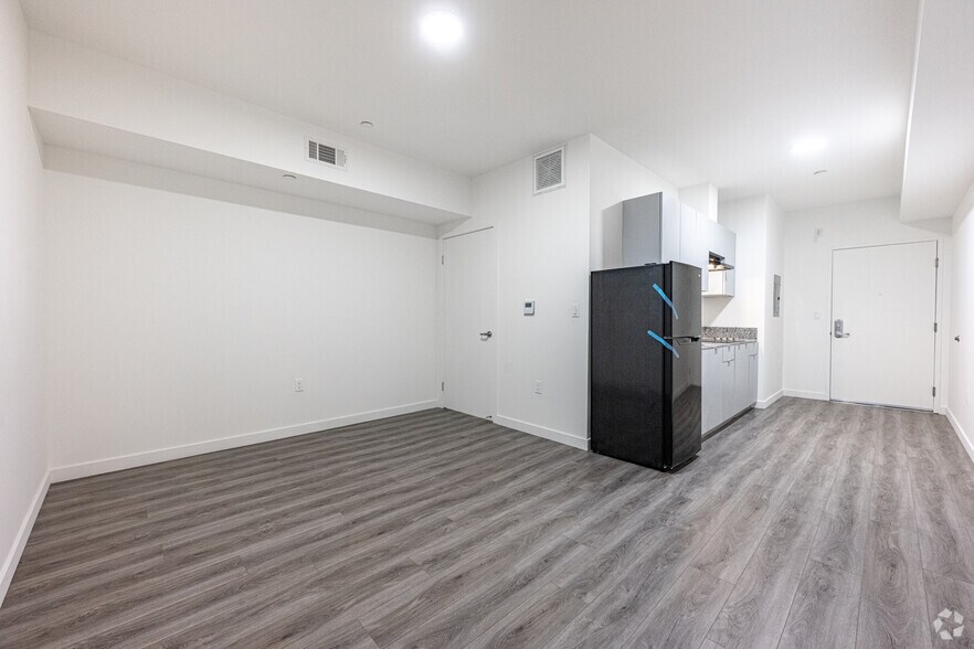 More Photos Of 300 W 60th St, Los Angeles Apartments For Sale