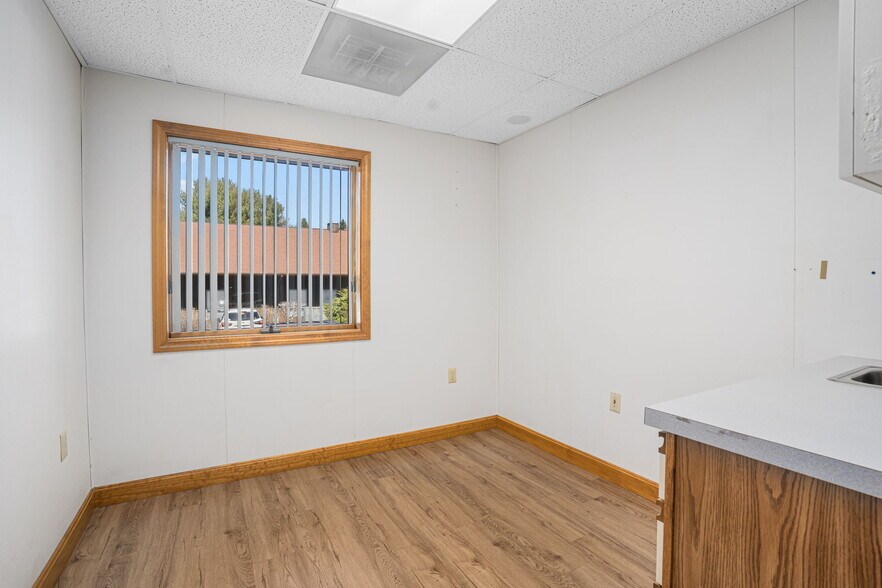 More Photos Of 24 Salt Pond Rd, Wakefield Medical For Sale