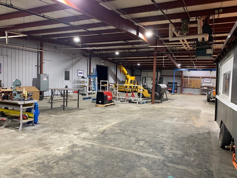 More Photos Of 1301 Memorial Dr, Baytown Warehouse For Sale
