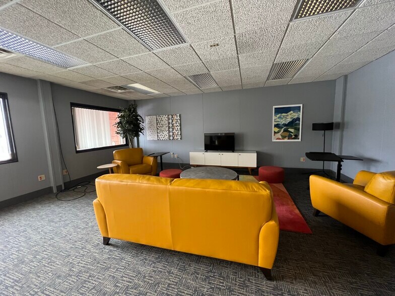 More Photos Of 14 Tri Park Way, Appleton Office For Sale