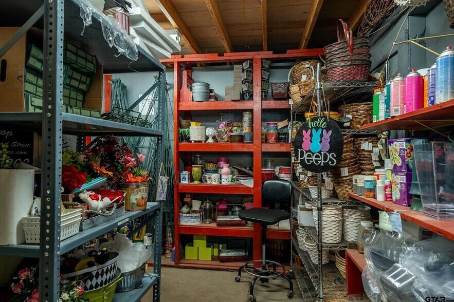 More Photos Of 114 W Broad St, Mineola Storefront For Sale