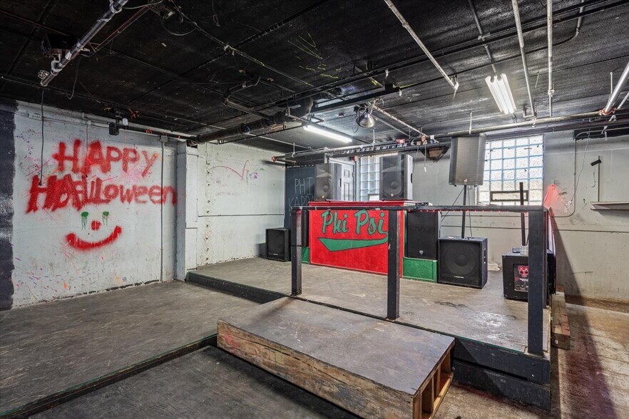 More Photos Of 1020 W Hillcrest Dr, Dekalb Sorority Fraternity House For Sale