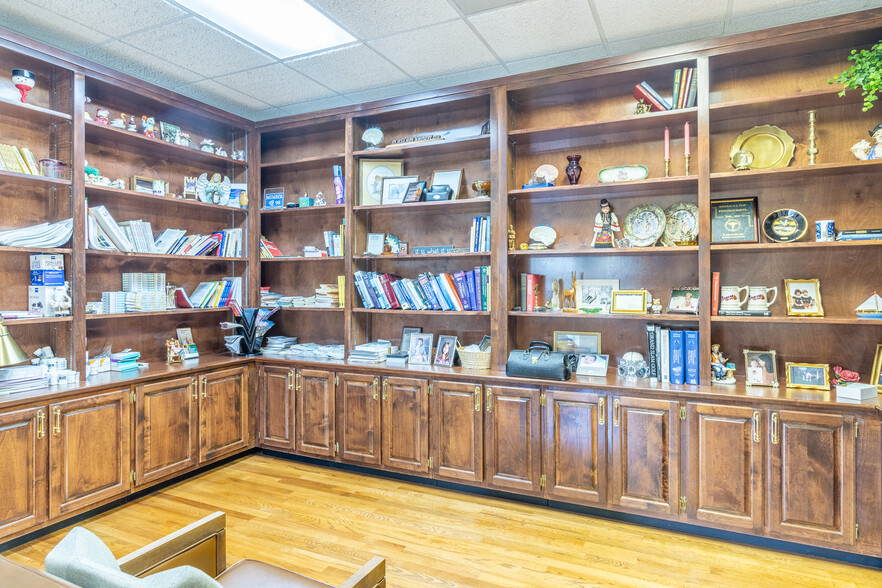 More Photos Of 1421 Ross Dr, Dalton Office For Sale