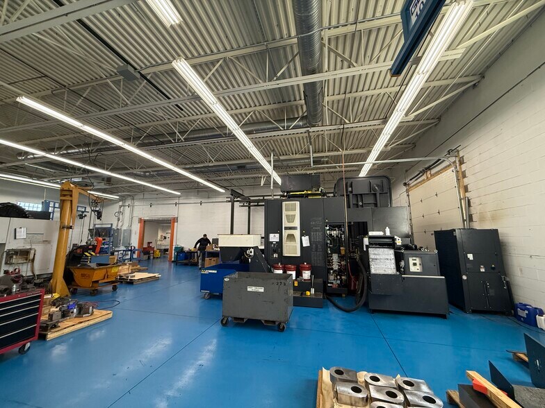 More Photos Of 1975 Wehrle Dr, Williamsville Warehouse For Lease