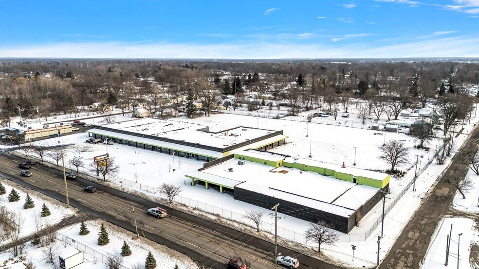 More Photos Of 3402 Richfield Rd, Flint Freestanding For Lease