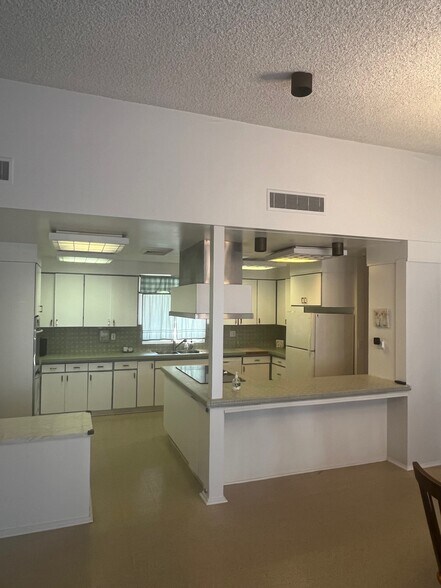 More Photos Of 1685 Cypress Dr, El Centro Healthcare For Lease