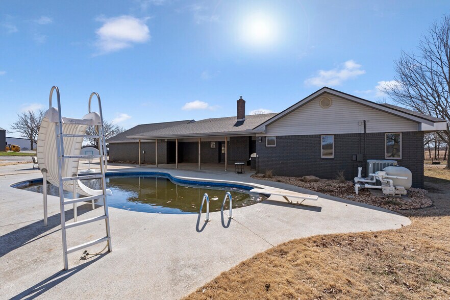 More Photos Of 13354 E 520 Rd, Colcord Sports And Entertainment For Sale