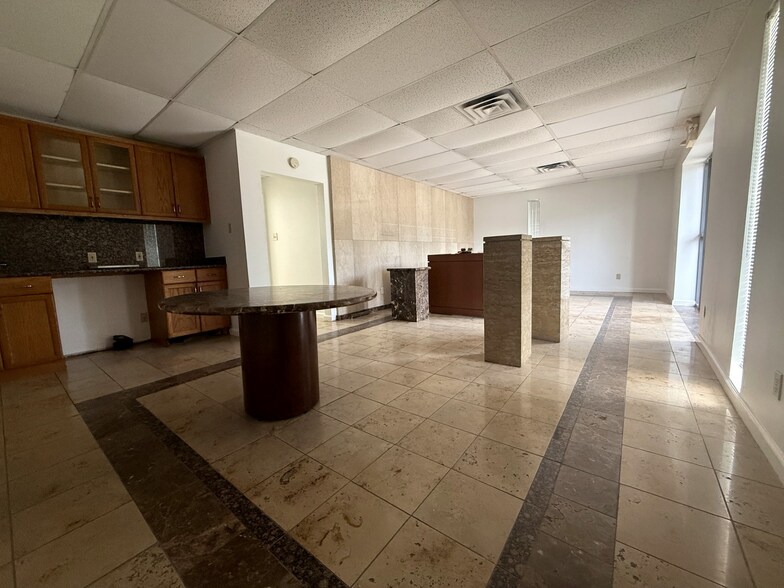 More Photos Of 6445 Burlington Dr, Houston Warehouse For Lease