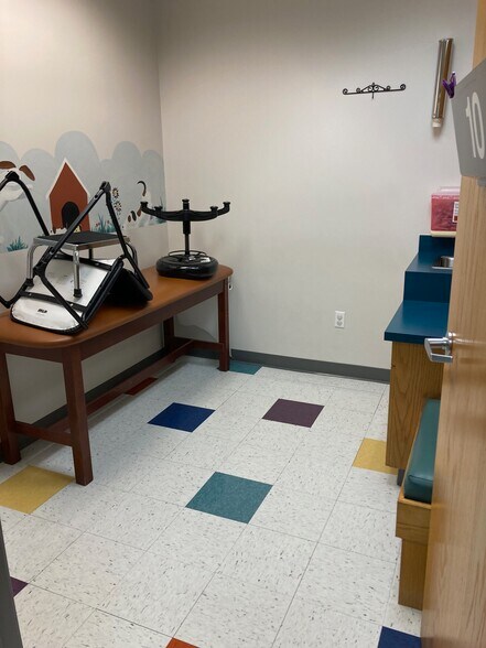 More Photos Of 2150 NE Division St, Gresham Medical For Lease