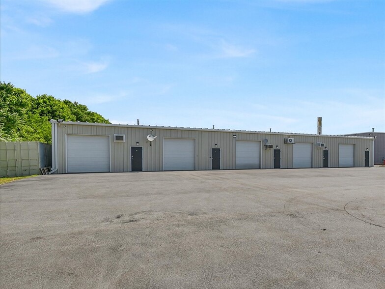 More Photos Of 10 Rainbow Ter, Danvers Warehouse For Lease