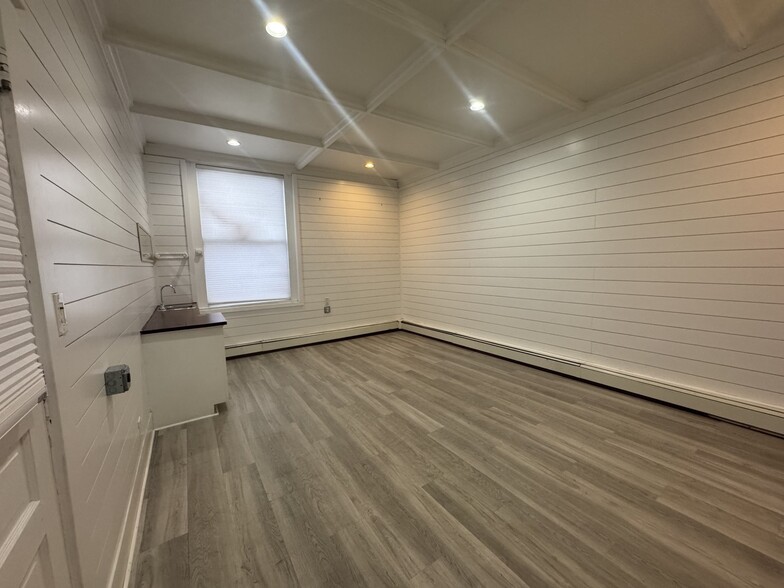 More Photos Of 2 Central St, Ipswich Storefront Retail Office For Sale