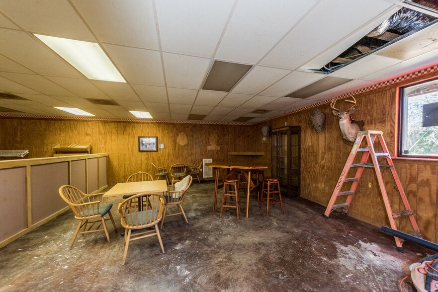 More Photos Of 7386 Mt Carmel Rd, Decaturville Convenience Store For Sale