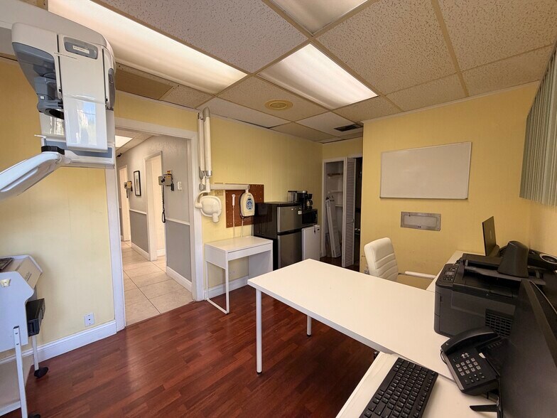 More Photos Of 2331 N State Road 7, Lauderdale Lakes Office For Sale