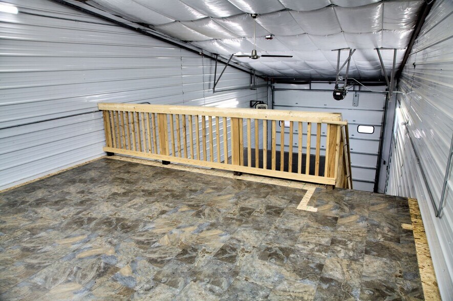 More Photos Of 560-580 Ames St, Lakewood Industrial For Lease