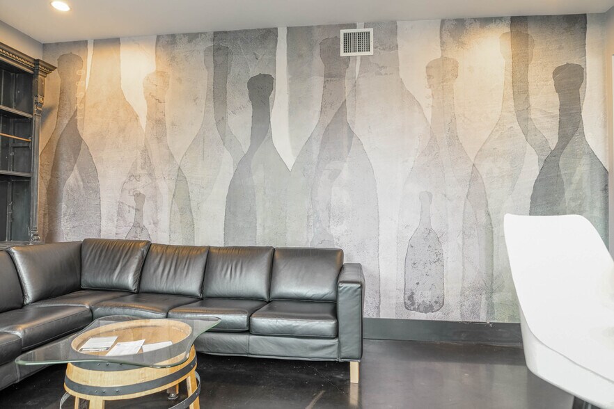 More Photos Of 19288 22nd Ave, Surrey Warehouse For Lease