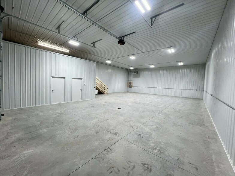 More Photos Of 2017 Industrial St, Tea Industrial For Lease