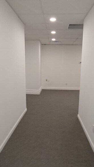More Photos Of 144 Washington St, Newark Storefront Retail Office For Lease