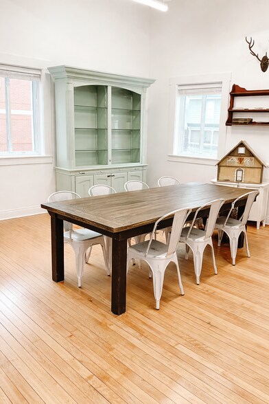 More Photos Of 205 W Main St, West Dundee Office For Sale