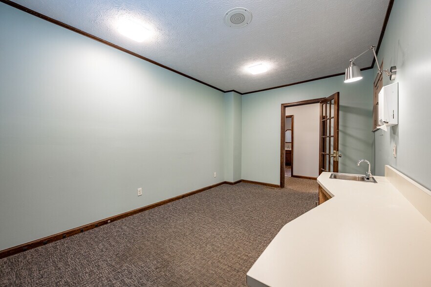 More Photos Of 814 E Washington St, Greencastle Medical For Sale