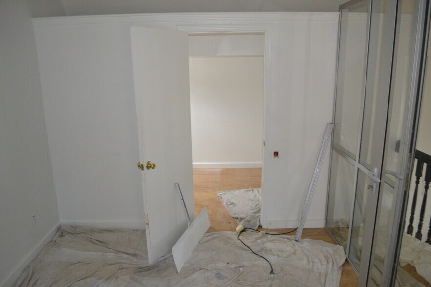 More Photos Of 9 Monroe St, Ellicottville Storefront Retail Residential For Lease