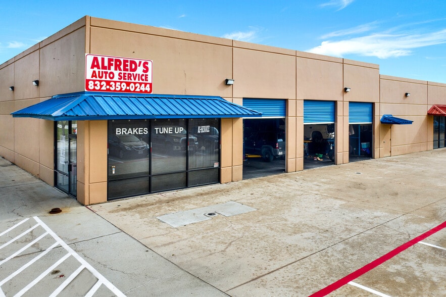 More Photos Of 1599 Hicks St, Tomball Storefront For Lease