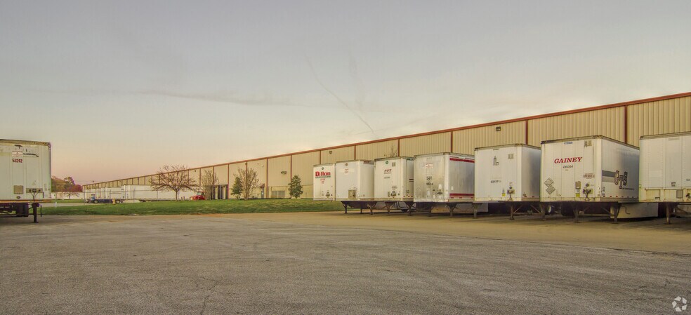 More Photos Of 81 Page Dr, Franklin Distribution For Lease