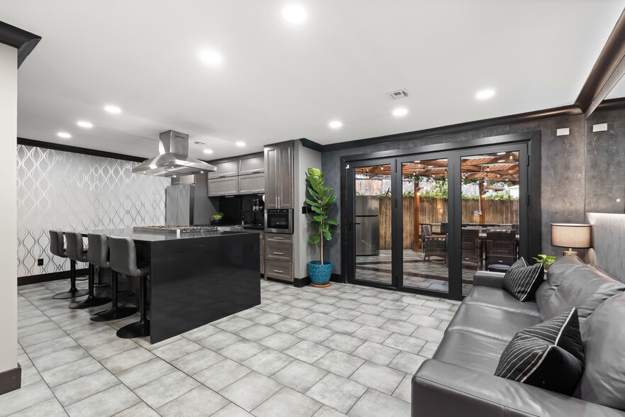 More Photos Of 2366 Main St, Ramona Office For Sale