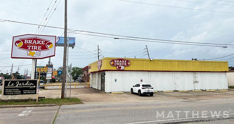 More Photos Of 1300 FM 1960, Houston Auto Repair For Sale