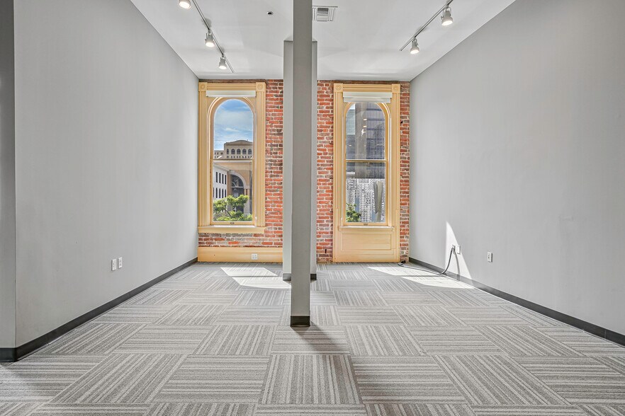 More Photos Of 901-933 4th Ave, San Diego General Retail For Sale