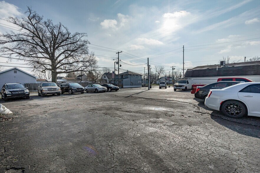 More Photos Of 1545 Berry Blvd, Louisville Auto Dealership For Sale