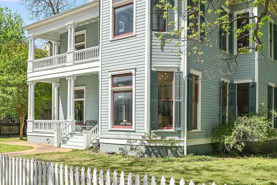 More Photos Of 2210 San Gabriel St, Austin Office Residential For Sale