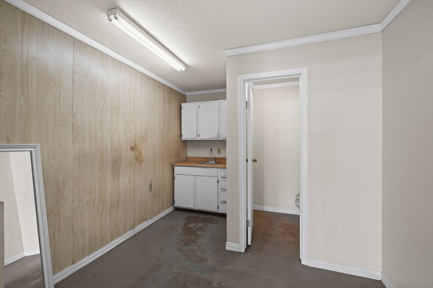 More Photos Of 2318 FM 1128 Rd, Pearland Storefront For Sale