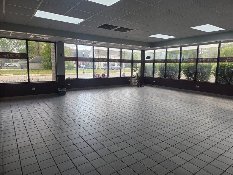 More Photos Of 226 S Sheridan Rd, Waukegan Restaurant For Sale
